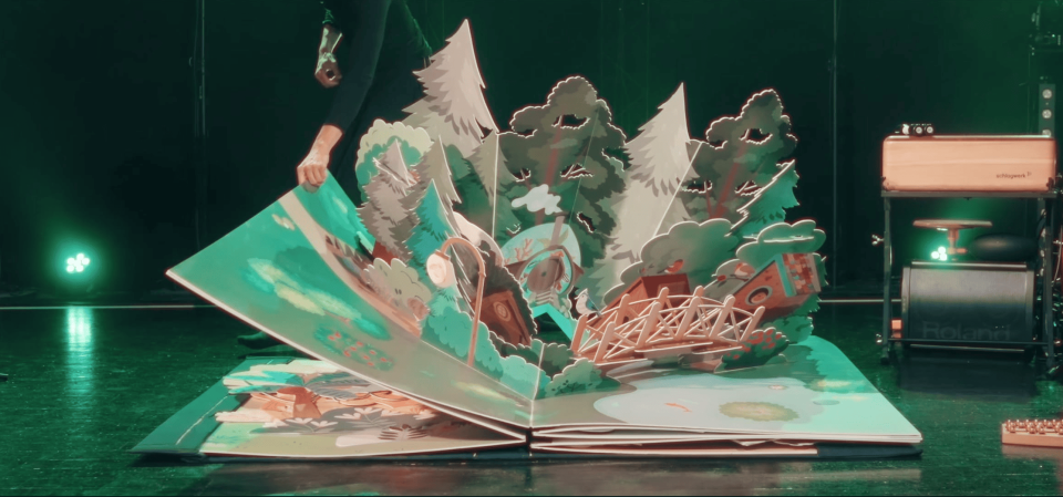 Cie La Pliure - Livre Jungle | &copy; Jolyon Perret